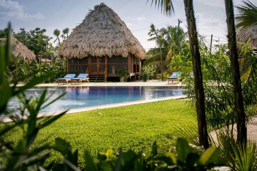 Poolside Garden View Cottages, Turtle Inn