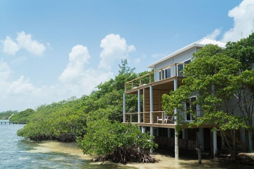 Penthouse Oceanfront Cabanas, Thatch Caye Island Resort