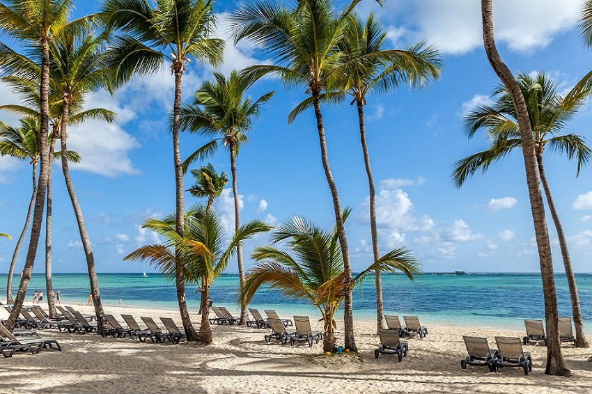 a look at the cyrstal clear caribbean sea and sandy beach of punta cana in DR