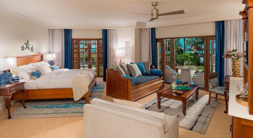 Tropical Beachfront Three-Bedroom Walkout Grand Butler Family Suite